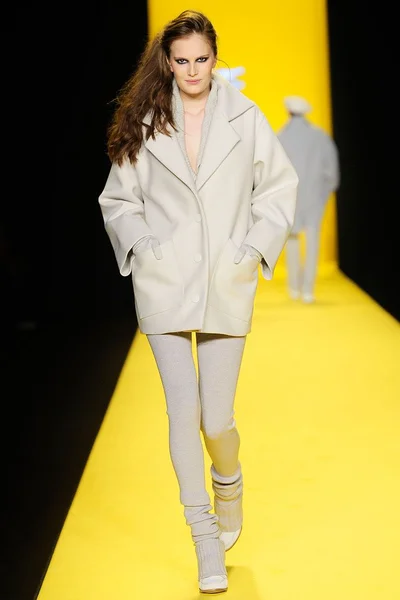 Look 2